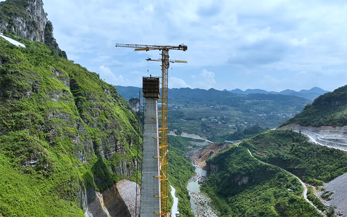 綠色低碳 | 徐工超大塔助建內(nèi)蒙熱電聯(lián)產(chǎn)項(xiàng)目